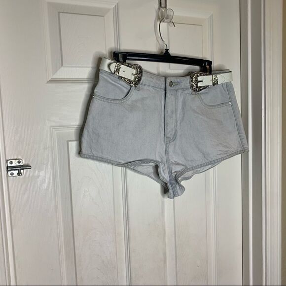 Missguided Double Belt Buckle High Rise Jean Short - Picture 3 of 9